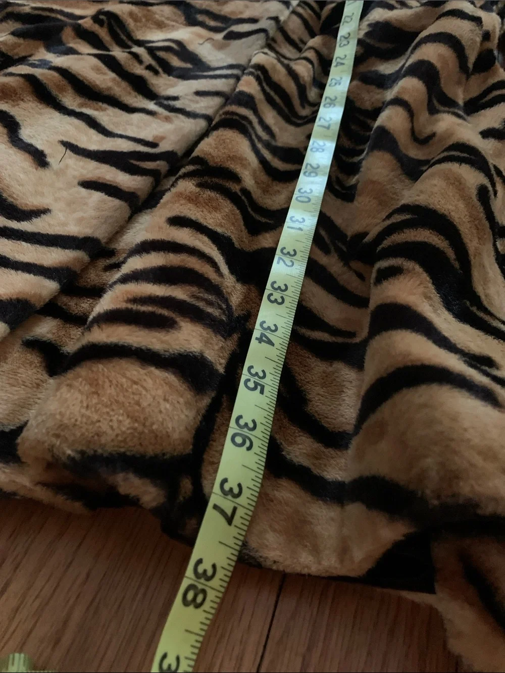Vintage Faux Fur Tiger-Print Trench Coat with Black Faux Fur Trim 1950s - Picture 13 of 16